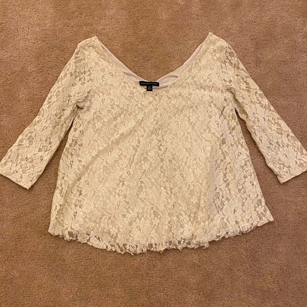 American Eagle Lace Quarter Sleeve Top